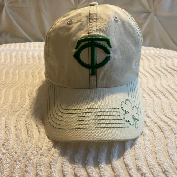 MLB Minnesota Tins White Hat w Green Logo & Stitching & Shamrock / Adjustable - Picture 2 of 14